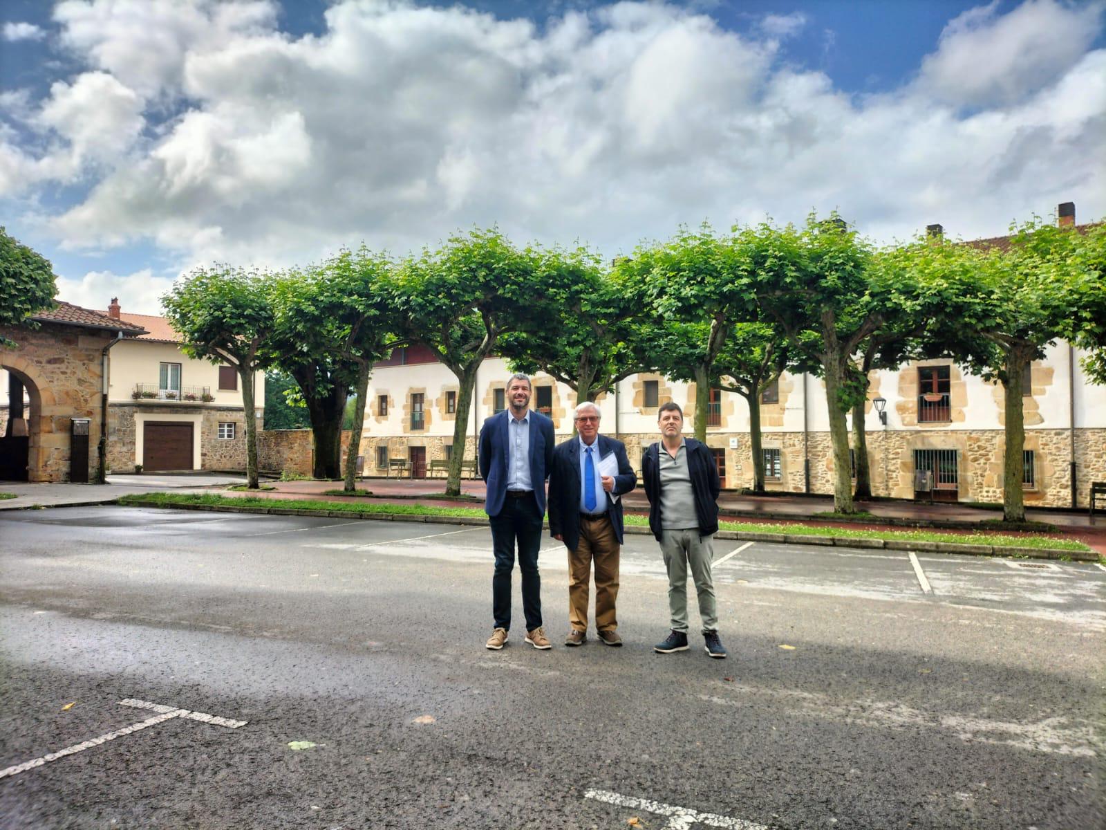En la imagen, de izq. a dch.: Jorge Rodríguez, secretario general de BAT, Juan María López Osa, secretario general de AEGA y Conrado Bernal, secretario general de ADEADA